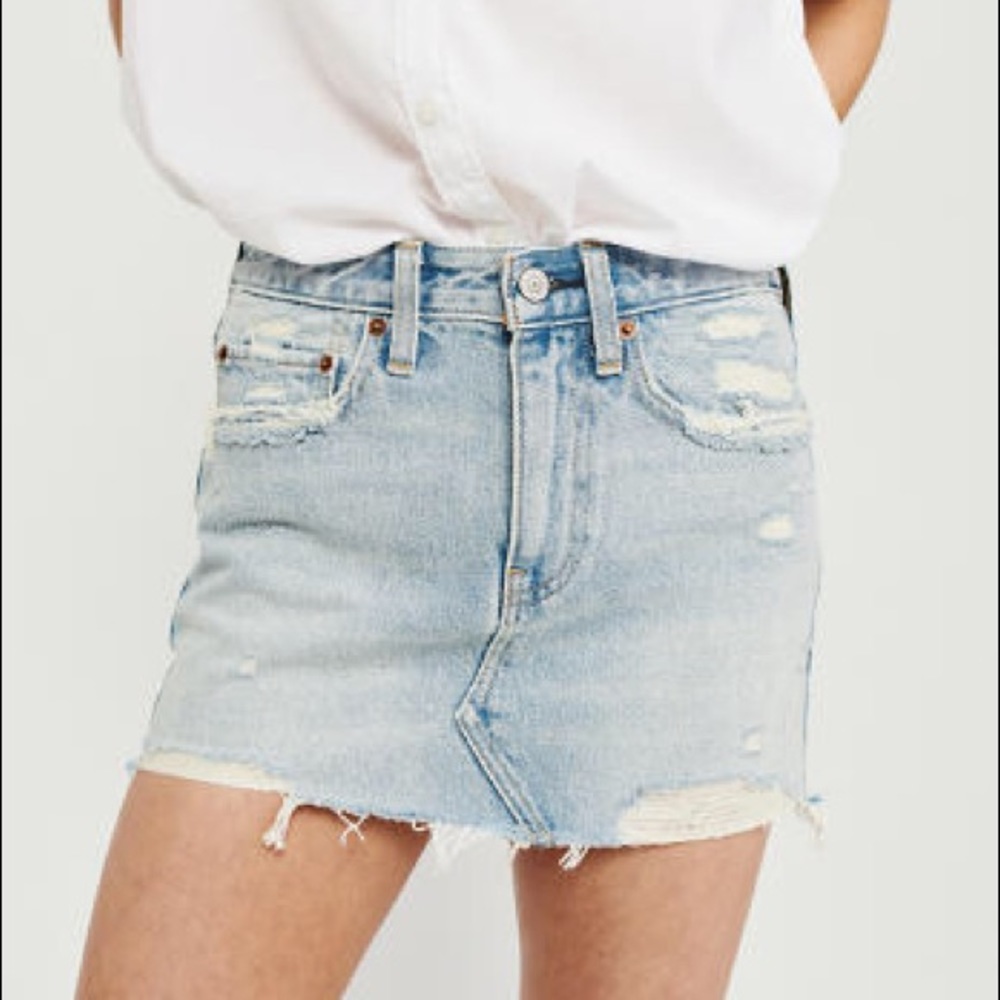 ABERCROMBIE & FITCH EUC Distressed Miniskirt 29